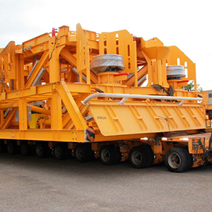Imagem da galeria de imagem da página do terminal portuário. A imagem mostra um caminhão/equipamento de transporte.